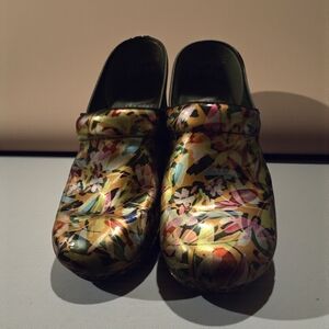 Women's Dansko XP 2.0 clogs
